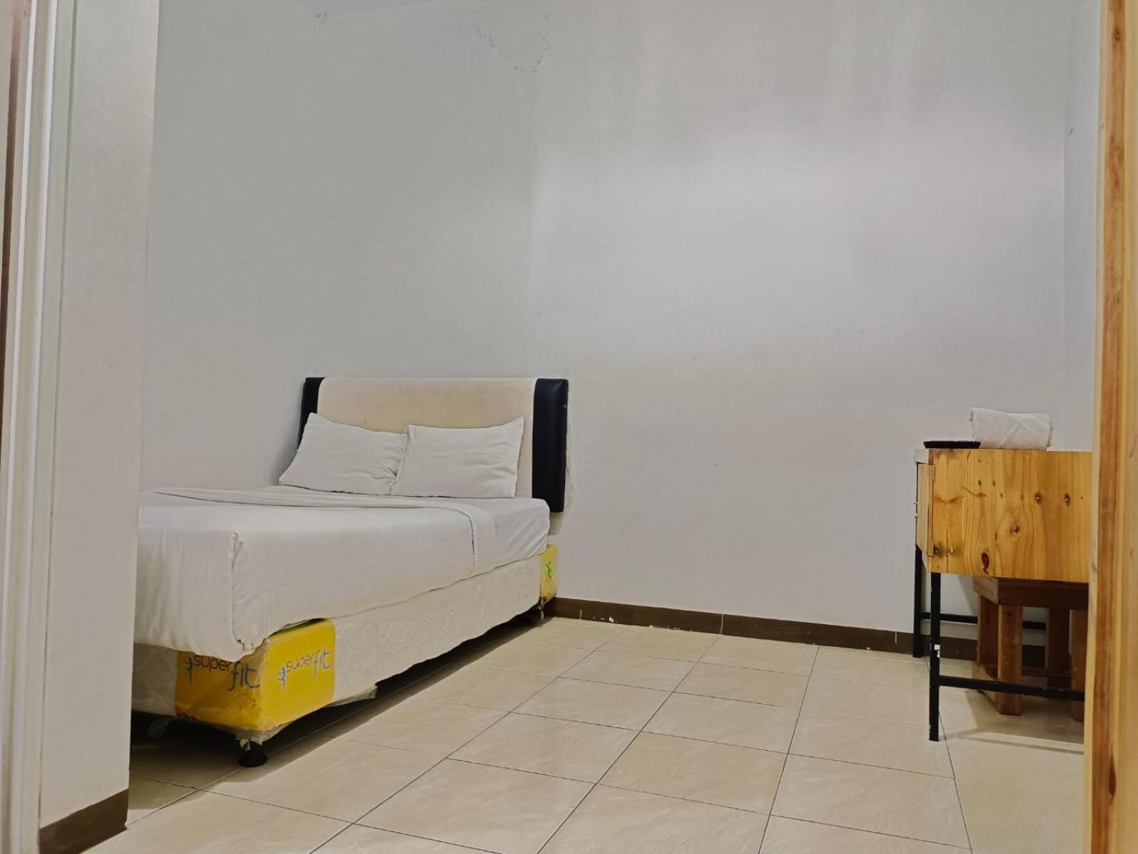 Oemah Jawa Guesthouse เจมเบอร์ ภายนอก รูปภาพ