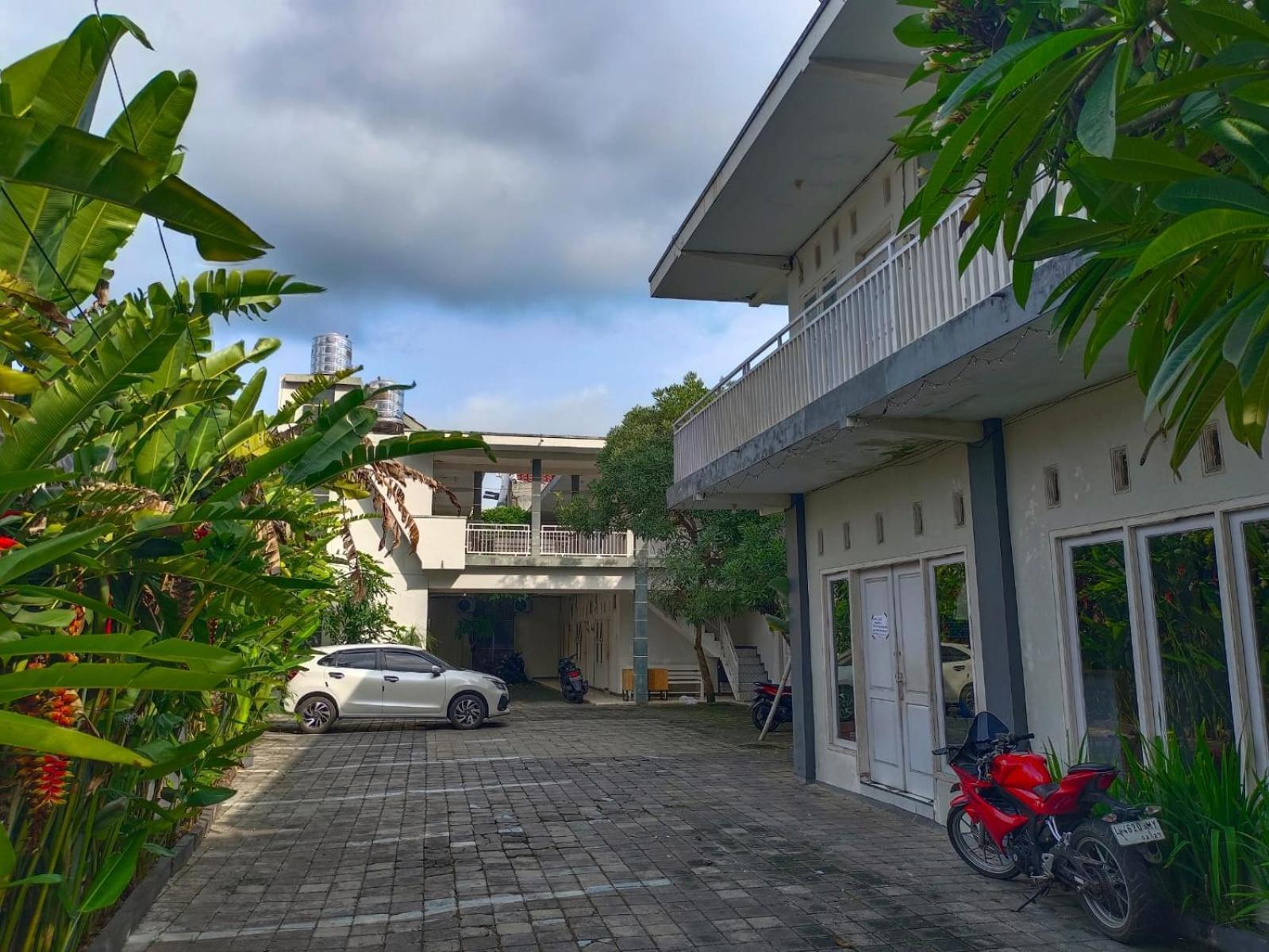 Oemah Jawa Guesthouse เจมเบอร์ ภายนอก รูปภาพ